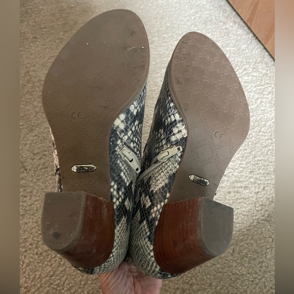 Vionic Size 8 Medium Leather Snakeskin Boots - Picture 6 of 6